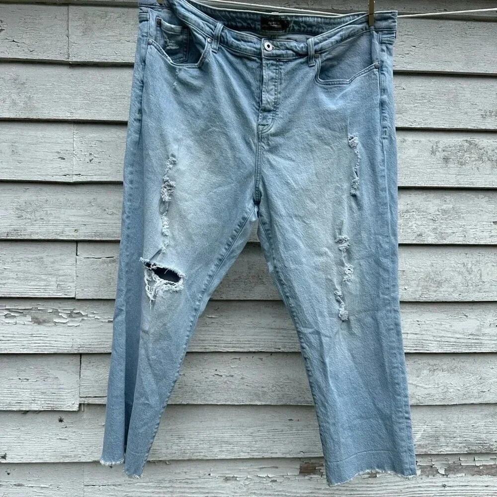 TORRID Boyfriend Light Wash Distressed raw hem Jeans Plus Size 22 tall